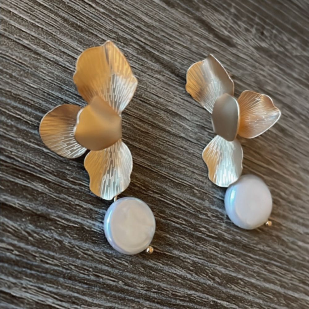Flower shape earrings A5 - Picture 2 of 5
